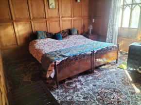 Houseboat sea lord